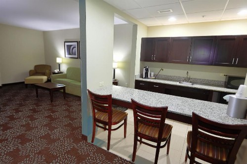Holiday Inn Express Pittsburgh West - Greentree an IHG Hotel - image 20