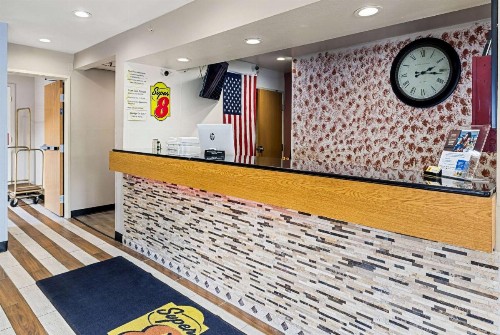 Super 8 by Wyndham Pittsburgh/Monroeville - image 12