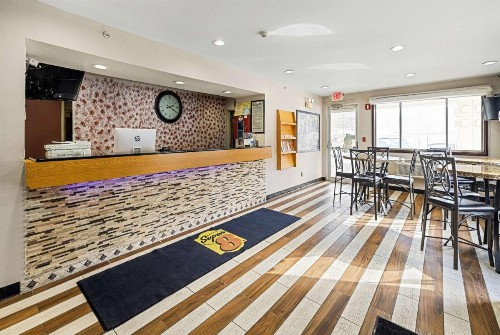 Super 8 by Wyndham Pittsburgh/Monroeville - image 16