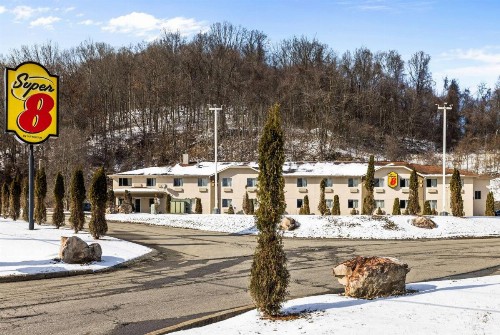 Super 8 by Wyndham Pittsburgh/Monroeville - image 3