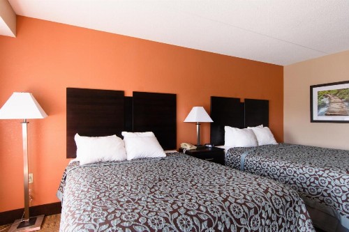 Days Inn by Wyndham Pittsburgh-Harmarville - image 13