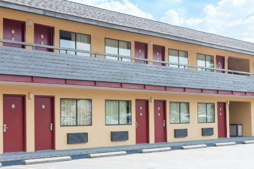 Days Inn by Wyndham Pittsburgh-Harmarville - image 2