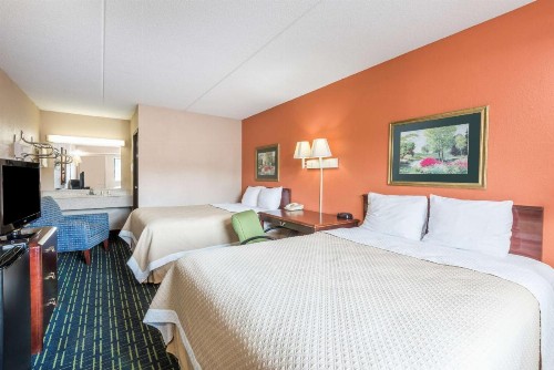 Days Inn by Wyndham Pittsburgh-Harmarville - image 25