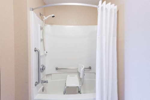 Days Inn by Wyndham Pittsburgh-Harmarville - image 26