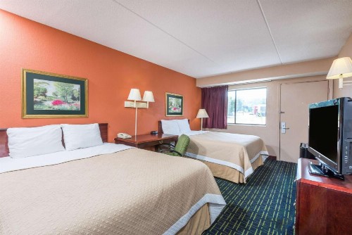 Days Inn by Wyndham Pittsburgh-Harmarville - image 27