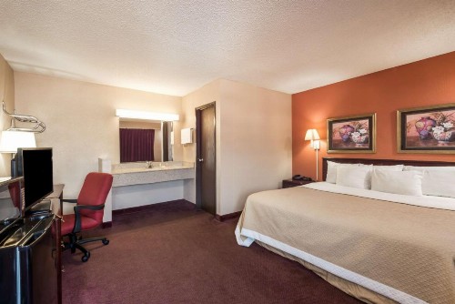 Days Inn by Wyndham Pittsburgh-Harmarville - image 7