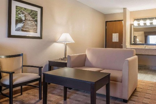 Quality Inn & Suites Harmarville - image 13