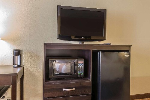 Quality Inn & Suites Harmarville - image 22