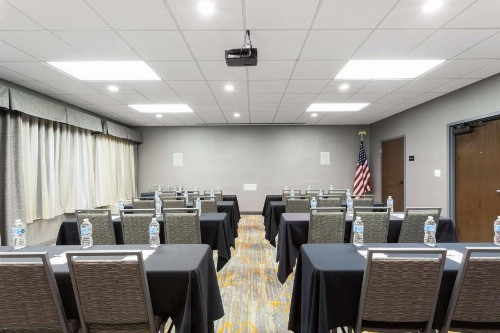 Hampton Inn Pittsburgh/West Mifflin - image 35