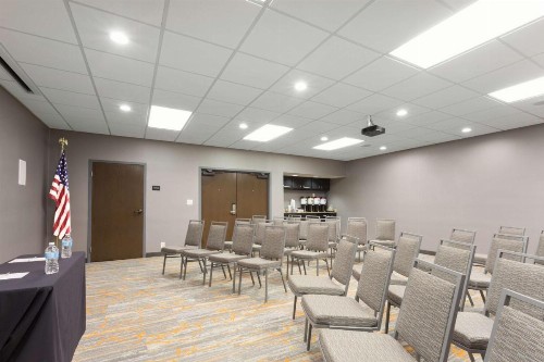 Hampton Inn Pittsburgh/West Mifflin - image 6