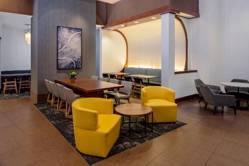 Hyatt Place Pittsburgh North Shore - image 9