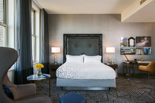 Renaissance Pittsburgh Hotel - image 3