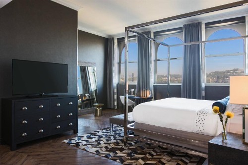 Renaissance Pittsburgh Hotel - image 9