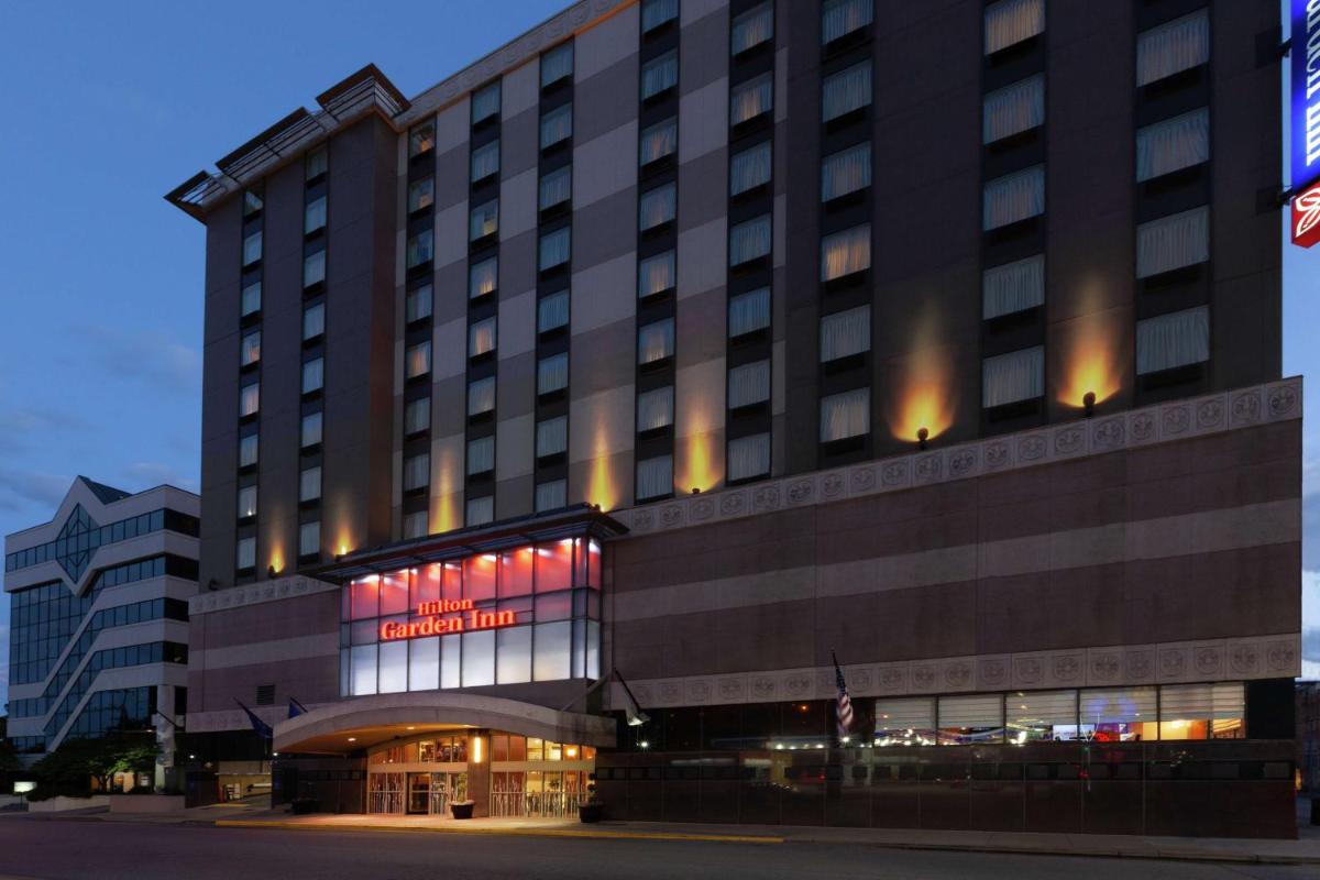 Hilton Garden Inn Pittsburgh University Place - image 2