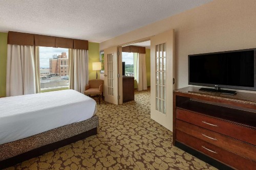 Hilton Garden Inn Pittsburgh University Place - image 20