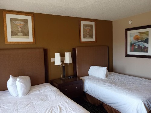 Hilltop Inn Pittsburgh - image 10