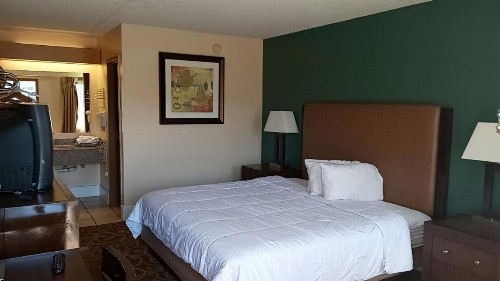 Hilltop Inn Pittsburgh - image 11