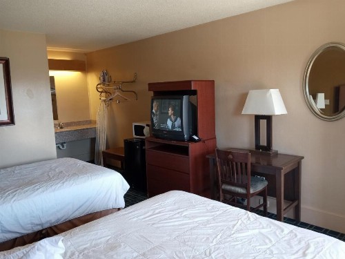 Hilltop Inn Pittsburgh - image 19