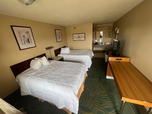 Hilltop Inn Pittsburgh - image 8
