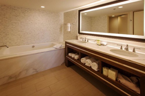 DoubleTree by Hilton Pittsburgh-Green Tree - image 18