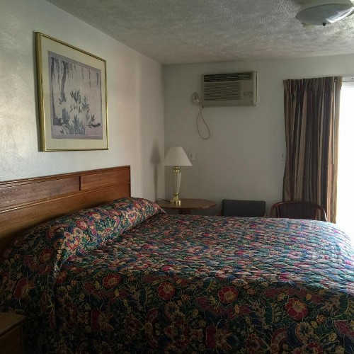 Valley Motel Pittsburgh - image 6