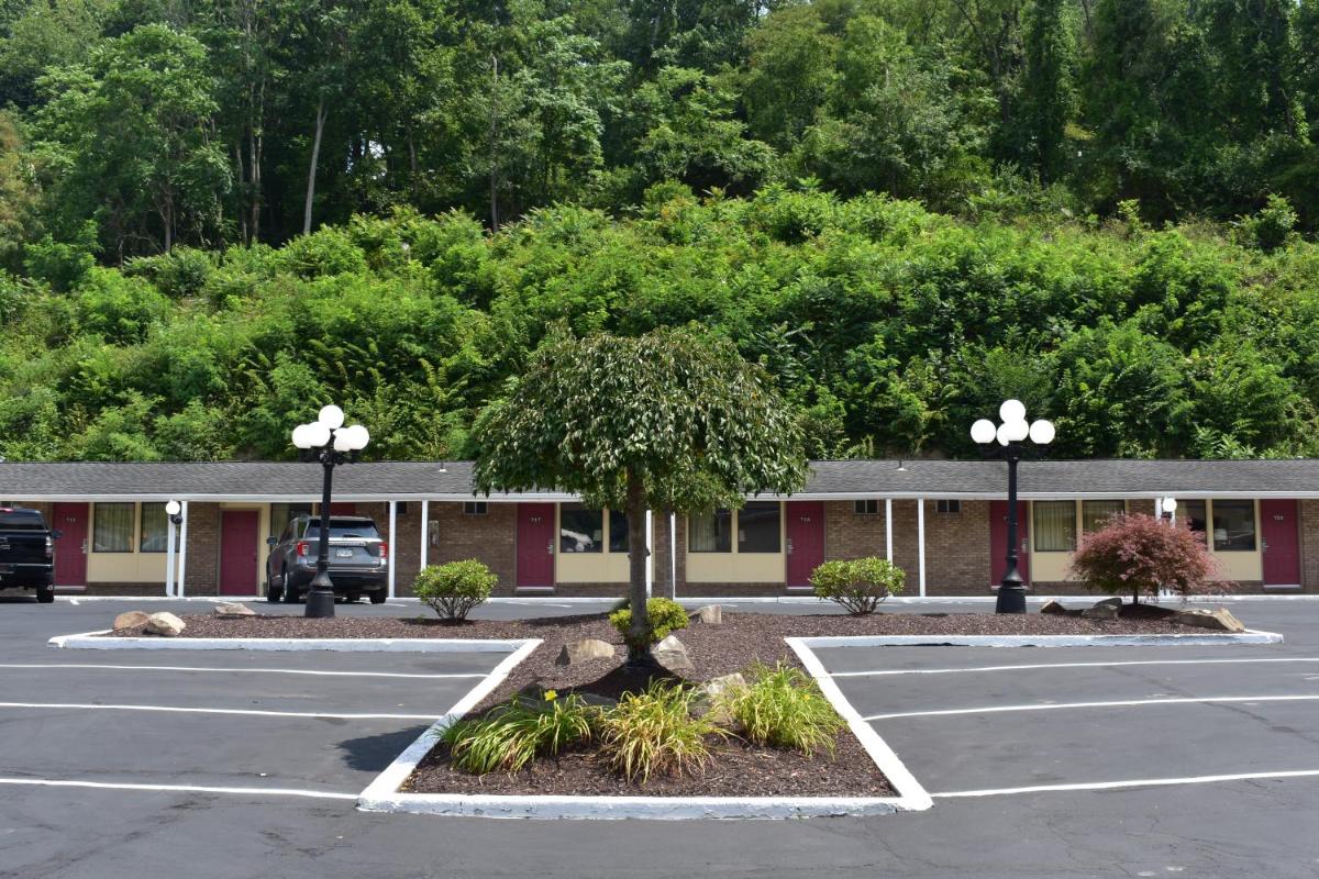 South Hills Motel - main image