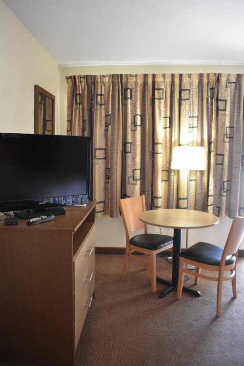 South Hills Motel - image 12