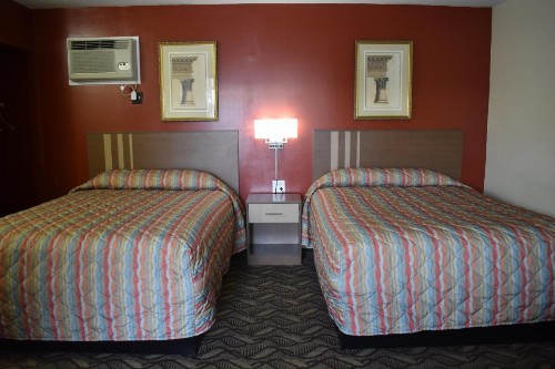 South Hills Motel - image 14
