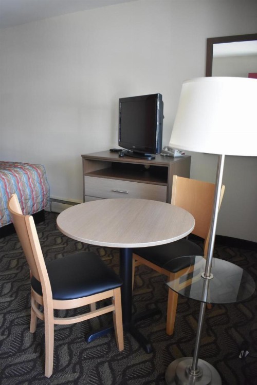 South Hills Motel - image 15