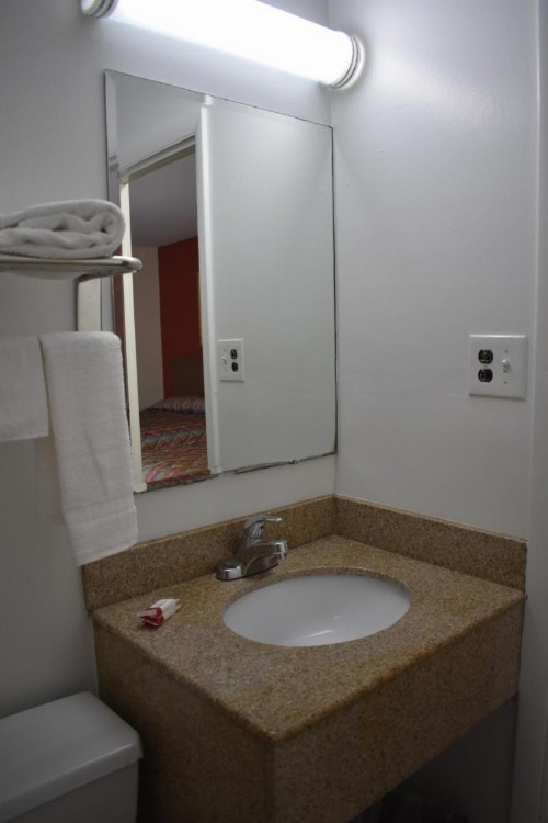South Hills Motel - image 16