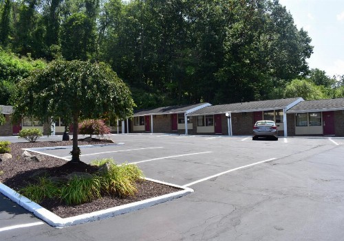 South Hills Motel - image 2