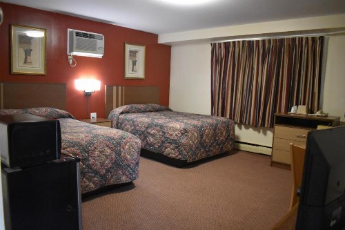 South Hills Motel - image 20