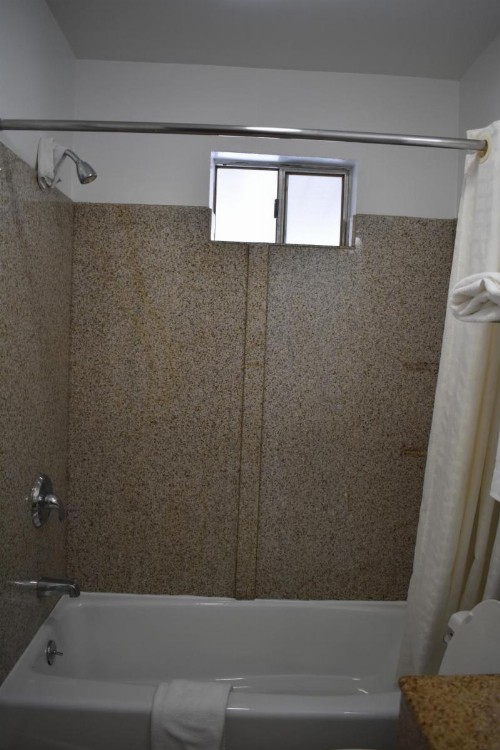 South Hills Motel - image 22