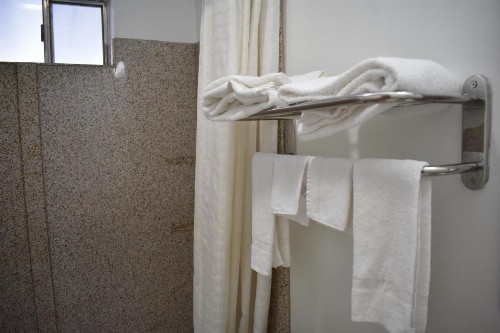 South Hills Motel - image 25