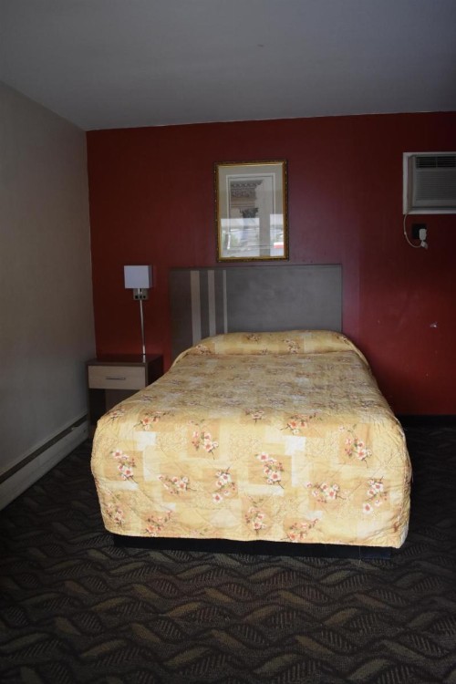 South Hills Motel - image 28