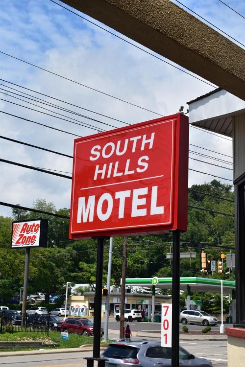 South Hills Motel - image 31