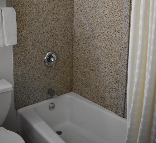 South Hills Motel - image 33