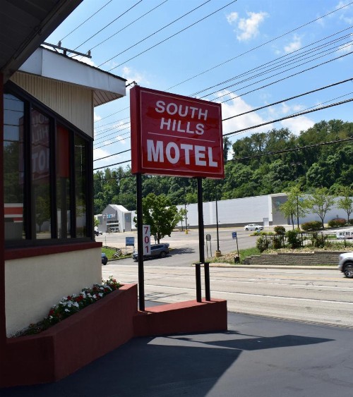 South Hills Motel - image 36