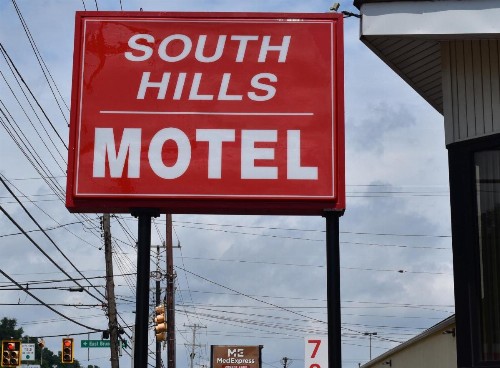 South Hills Motel - image 37