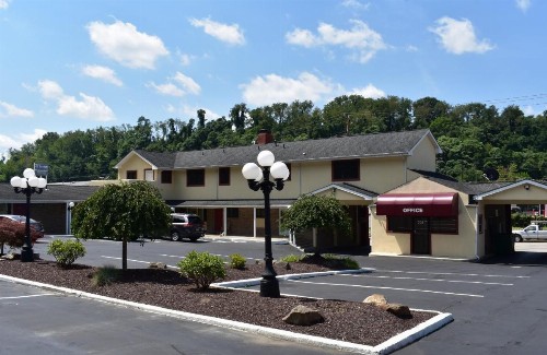 South Hills Motel - image 40