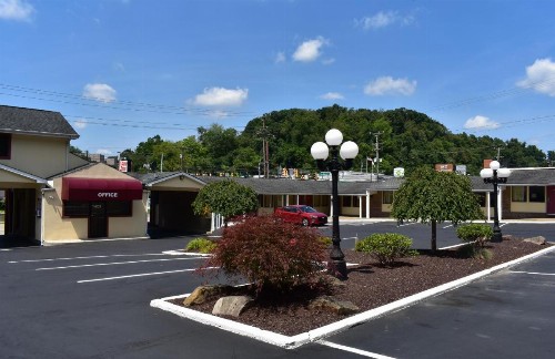South Hills Motel - image 41