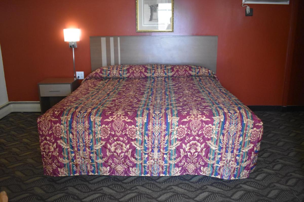 South Hills Motel - image 5