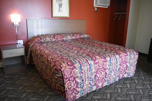 South Hills Motel - image 7