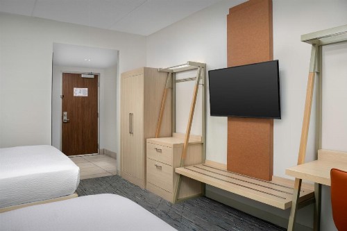 Holiday Inn Express & Suites Pittsburgh North Shore an IHG Hotel - image 19