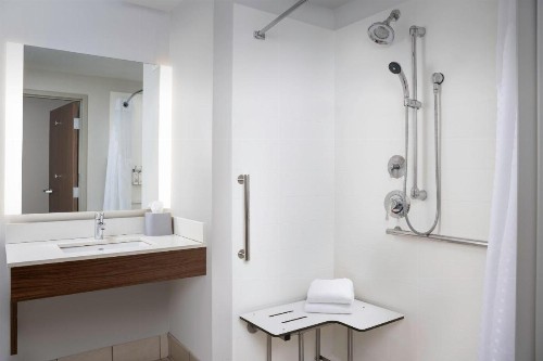 Holiday Inn Express & Suites Pittsburgh North Shore an IHG Hotel - image 23