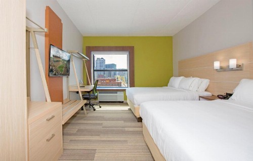 Holiday Inn Express & Suites Pittsburgh North Shore an IHG Hotel - image 28