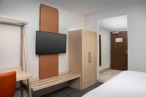 Holiday Inn Express & Suites Pittsburgh North Shore an IHG Hotel - image 30
