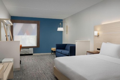 Holiday Inn Express & Suites Pittsburgh North Shore an IHG Hotel - image 33