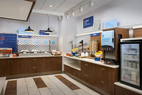 Holiday Inn Express & Suites Pittsburgh North Shore an IHG Hotel - image 37