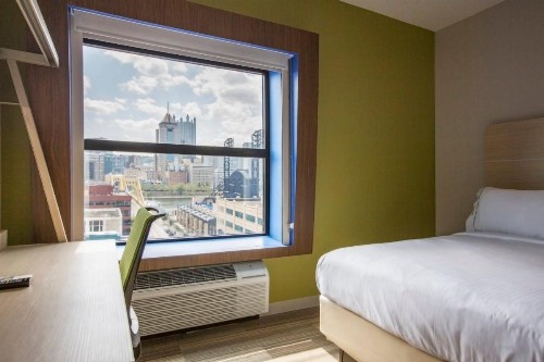 Holiday Inn Express & Suites Pittsburgh North Shore an IHG Hotel - image 41
